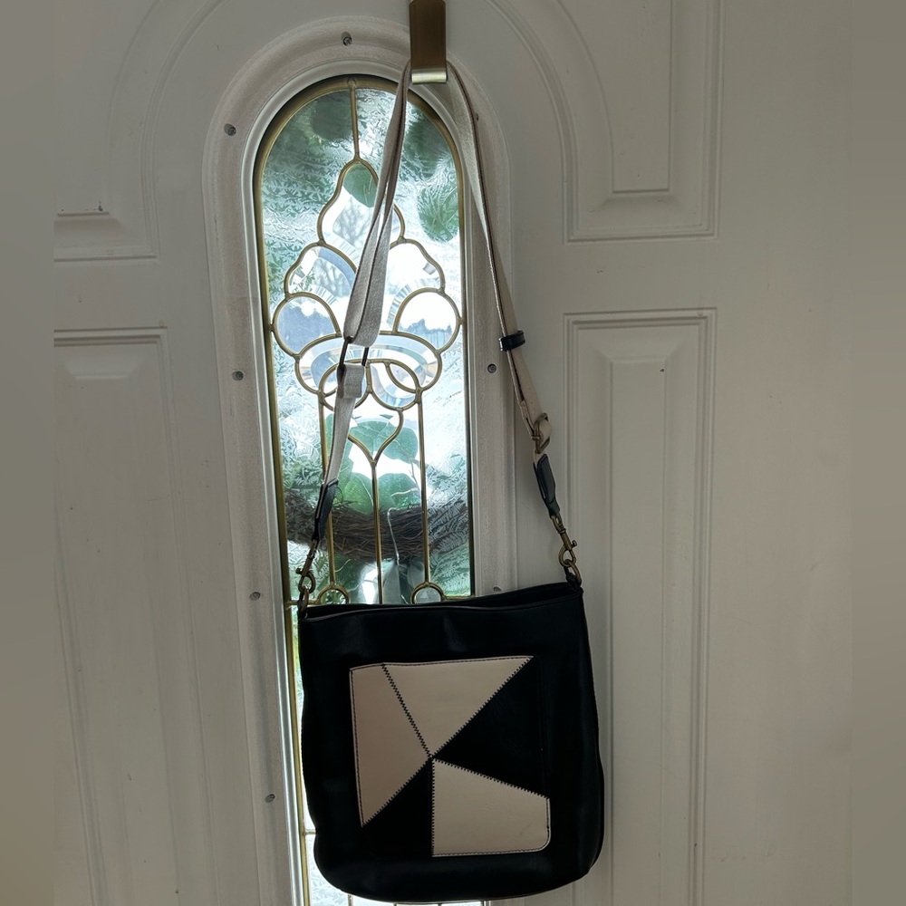 Universal Thread Black and Cream Crossbody Bag